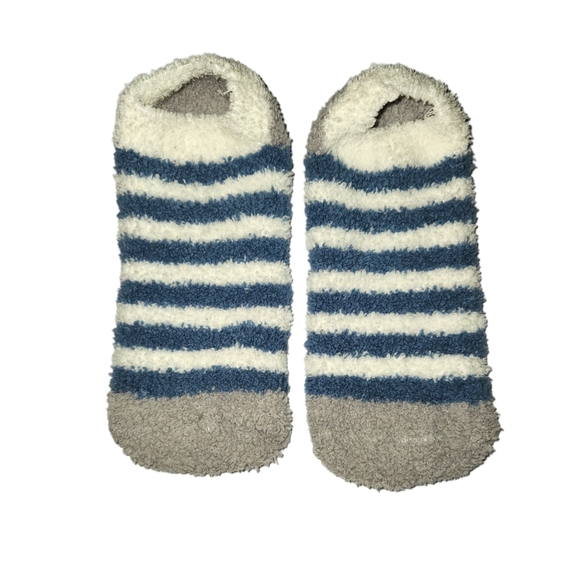 Bundled Cozy Ankle Socks - Picture 3 of 10